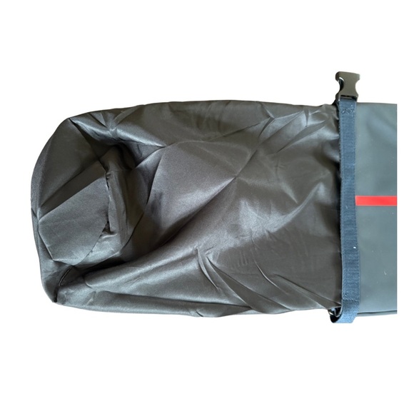 NWOT Prada Beauty Luna Rossa Sailing Bag – Sleek & Functional! ⛵🖤 - Picture 3 of 6